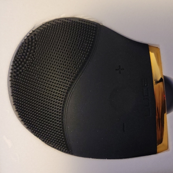 NEW LUCE180° Facial Cleansing and Anti-Aging Device - Picture 4 of 6